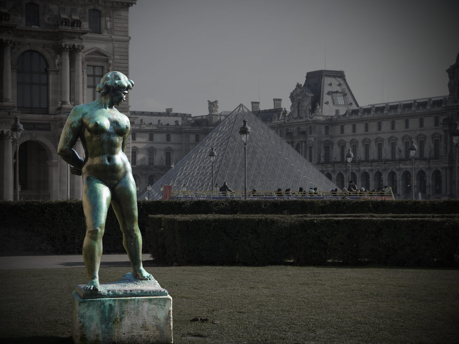 A Naked Lady Admiring The Louvre Paris